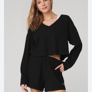 Alo Muse v-neck pullover in navy